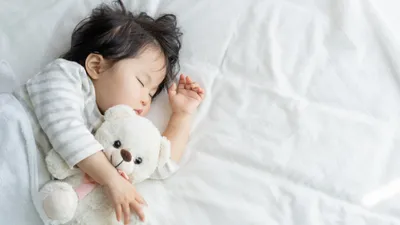 1歳の理想の睡眠時間は?夜と昼の目安・寝かしつけの工夫を徹底解説