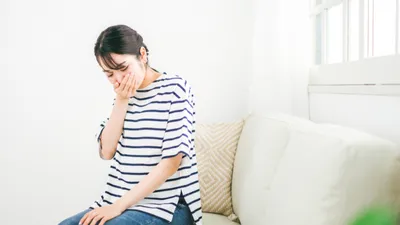 えづくだけのつわりがつらい!妊娠中に吐き気があるのに吐けない原因や対処法を解説