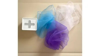 赤ちゃんが夢中になる！リトミックシフォンスカーフを使ったおもちゃ