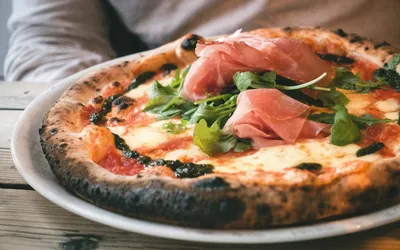 妊婦はピザを食べてもいい?妊娠中にピザを食べるときの注意点やメリットについて解説