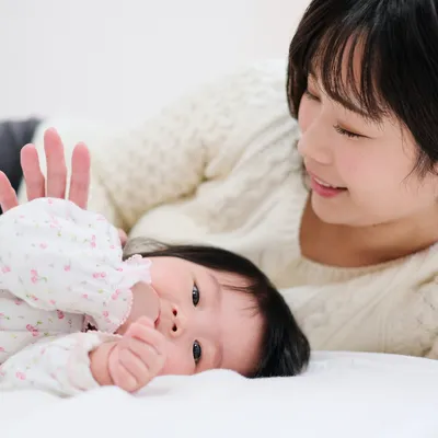 【助産師監修】寝返り返りとは?いつできる?しない場合のサポート方法もアドバイス