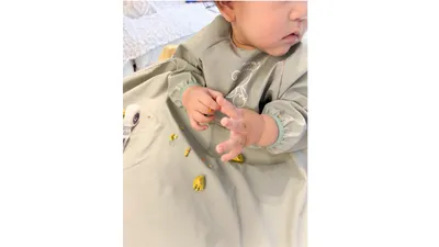 買ってよかった!食べこぼしストレス激減の“テーブルクロス一体型エプロン”