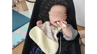 1歳0ヶ月でスプーン食べ、赤ちゃんの「やりたい」に寄り添って、ママも食事が楽に。一緒に食べる楽しさを