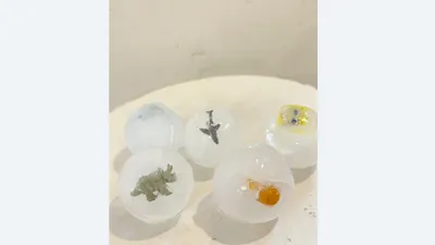 お風呂イヤイヤが笑顔に変わる♪手作り丸氷バスボール遊び