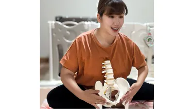 抱っこ・授乳で骨盤に負担?育児動作チェックでセルフケア