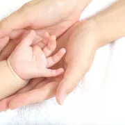 これって普通？生後3ヶ月の赤ちゃんが寝ないときの原因と対処法について