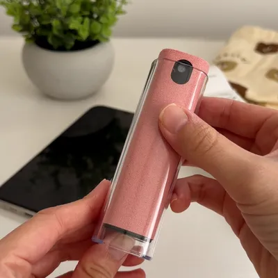 スプレーとクロスが一体になった便利アイテム