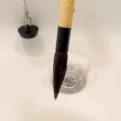 ペットボトルを使った筆洗いで掃除も楽に