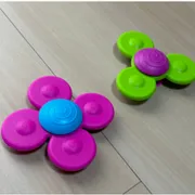 赤ちゃんが釘付け！外出先のぐずりを救った「くるくる回るおもちゃ」