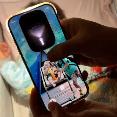 スマホの光でハートの影をつくる方法