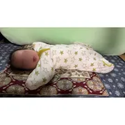 モロー反射で起きる赤ちゃん！睡眠不足に悩むママパパへ。スワドルのすすめ