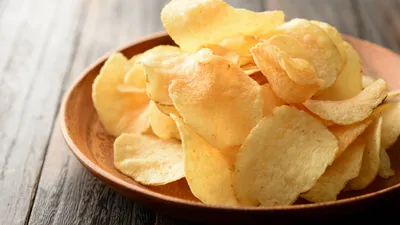 ポテチをつわり中に食べたくなるのはなぜ?人気の味や食べる際の注意点を解説【管理栄養士監修】