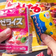 捨てずに再利用 お菓子の箱でスクイーズ