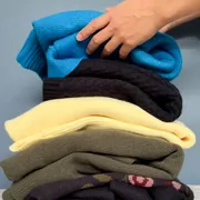 嵩張るニット こう畳む