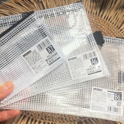 DAISOのファスナーポーチで小物をまとめる