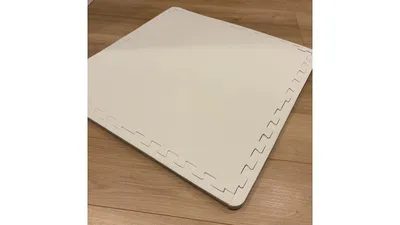 洗面所に敷いた60cm×60cmのパズルマット。お風呂あがりの着替え場所にしています