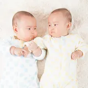 双子　赤ちゃん