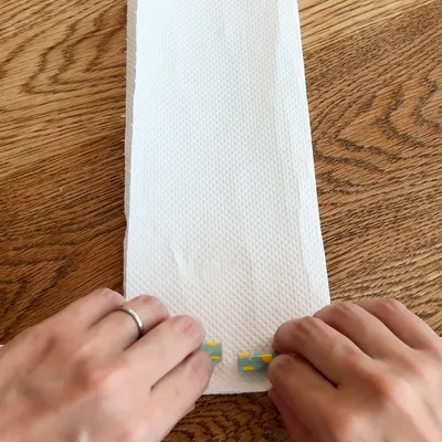 キッチンペーパーでおはしを安定させる