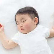 幼児の昼寝、やめるタイミングは？年齢別の最適時間と寝かしつけのコツ