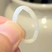 手づかみに 画期的な形の米粉のめん