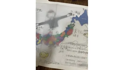 日本地図を写して色を塗り、その地域でとれる魚の名前も書き込みました