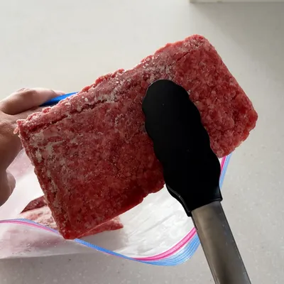 ひき肉を小分けして保存しやすく！