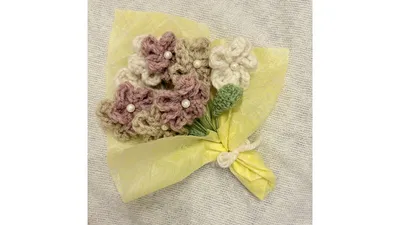 月齢フォトの手作り小物|かぎ針編みの数字モチーフと花束