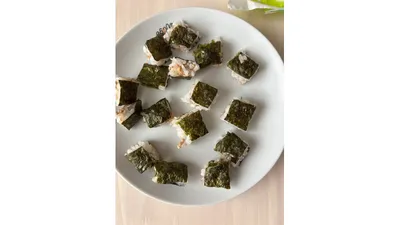 納豆を混ぜたごはんをのりで巻いた一口おにぎり。長男がよく食べてくれました