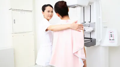 妊婦に気づかずマンモグラフィを受けてしまった!初期の放射線検査のリスクや胎児への影響