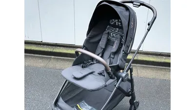 我が家で使っているNuna『IXXA swiv』。落ち着いたカラーで街なかにもなじみます