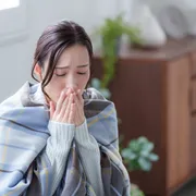 妊娠初期の寒気の原因は？つわりとの関係や対処法も解説