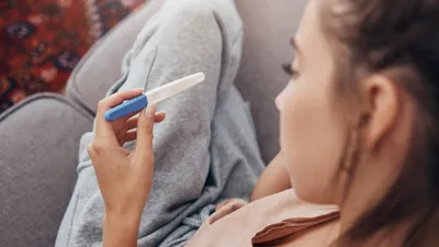 妊娠検査薬が陽性から陰性に変わることはある?原因や変わった場合の対応を解説