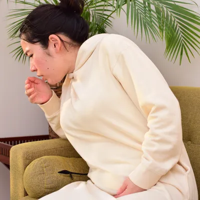 妊娠中の吐き気はいつから?つわりの原因と対処法