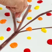 踏んで完成！ ぷちぷち絵の具ふみ