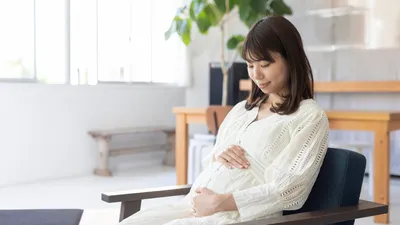 【医師監修】妊娠後期に息苦しい…原因・対処法は?赤ちゃんへの影響も解説