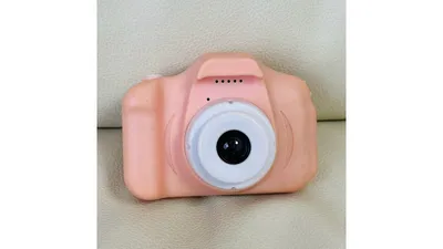 子ども用カメラ。親が充電してから持たせています