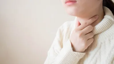 【医師監修】妊娠中の喉の痛みの原因は？対処法や薬の服用の注意点を解説