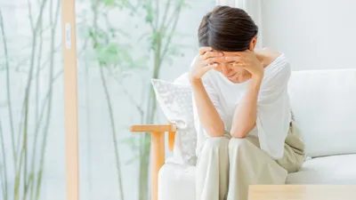 喉つわりってどんな症状？妊娠中に喉が痛む原因や対処法も解説