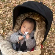 「真冬の神アイテム！ベビーカーにも使える“あったかフットマフ”で寒さ知らず」