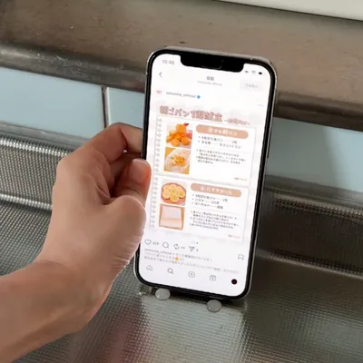 キッチンや寝室でも活躍！タブレット置き場＆スイッチの目印に
