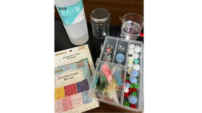 おうち時間にぴったり!!~100均の材料で手作りスノードーム~