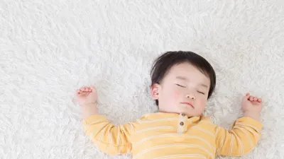 【生後11ヶ月】睡眠時間の目安・昼夜のリズム・整え方を解説