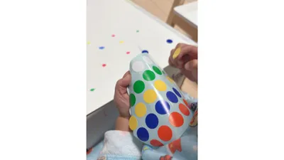 シール遊びで「色の理解」がぐんぐん育つ！おうち知育が1分でできる神アイデア