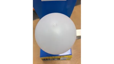 上部の電源マークをタッチすると点灯するしくみ。操作もかんたんです