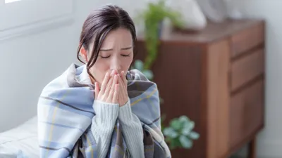 妊娠初期の寒気の原因は？つわりとの関係や対処法も解説