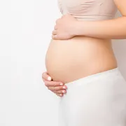 妊娠後期のお腹の張りの原因は？切迫早産との関係や対処法も解説