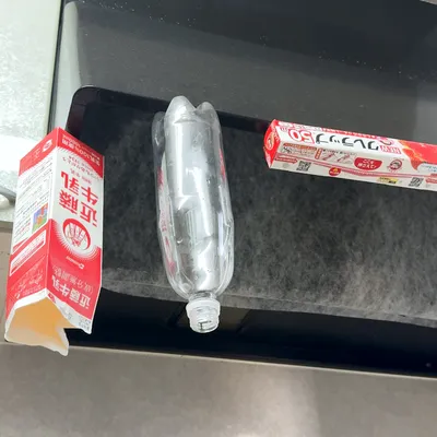 牛乳パックとラップでキッチンがすっきり!