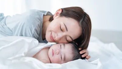 赤ちゃんがすっと眠るには?寝かしつけに効く環境とルーティン