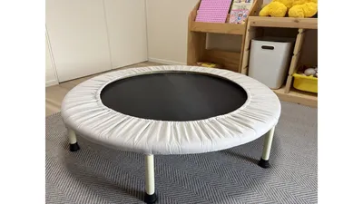 賃貸暮らしの夏休み、トランポリンが大活躍！「飛べる場所」を作ったら遊び方が広がった♪