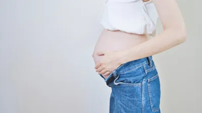 妊娠中の出べそは出産後に治る?原因や病気の可能性を解説
